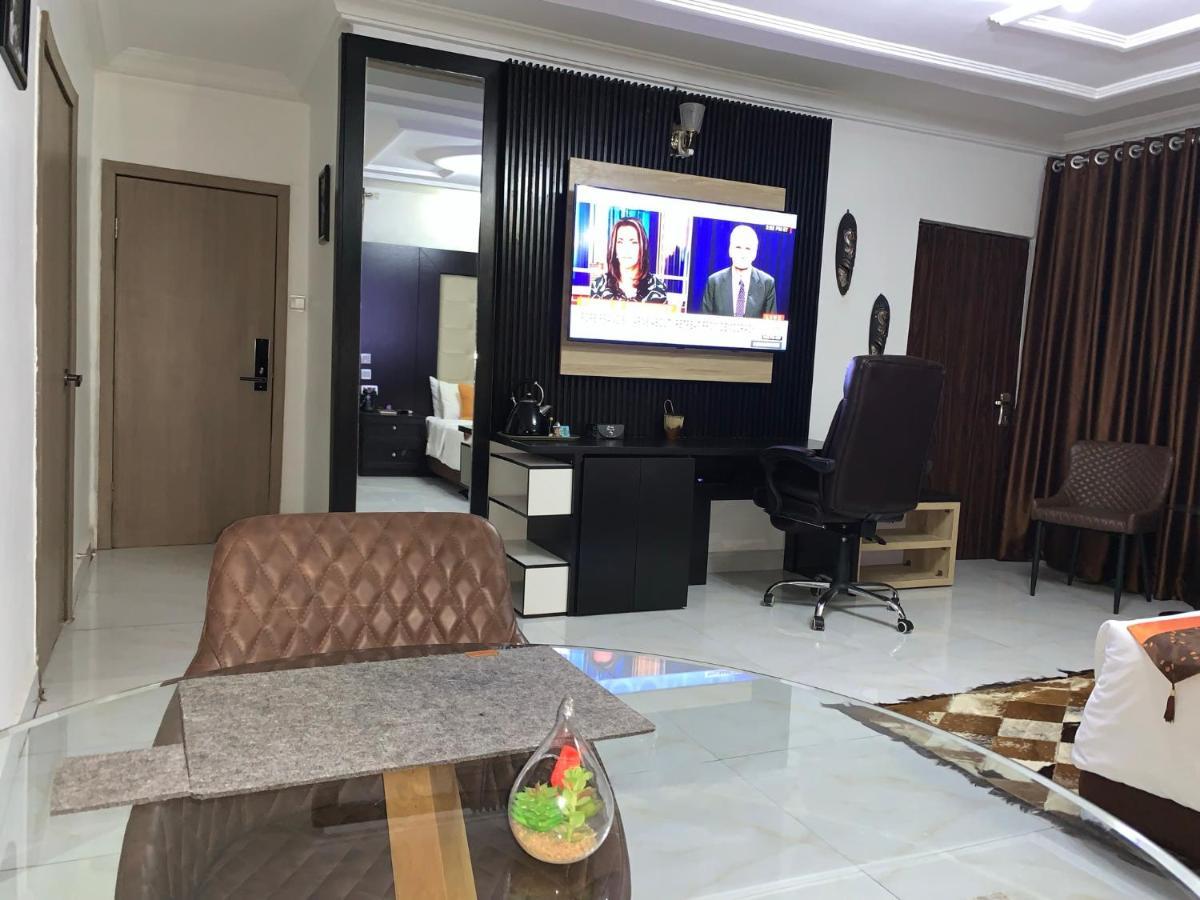 Urban Rootz Hotel Abuja Bagian luar foto