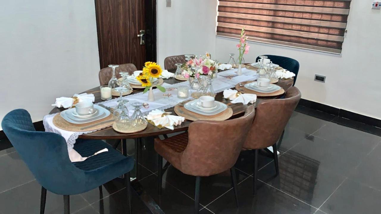 Urban Rootz Hotel Abuja Bagian luar foto