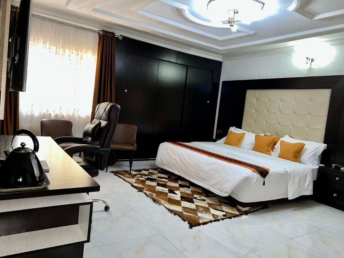 Urban Rootz Hotel Abuja Bagian luar foto