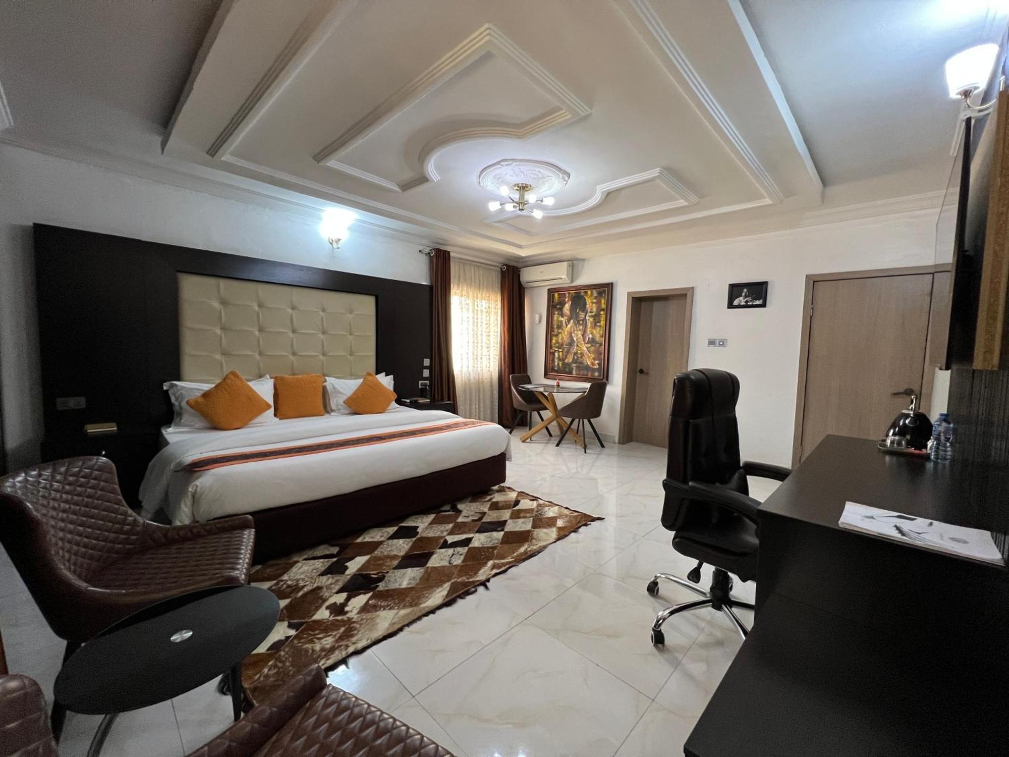Urban Rootz Hotel Abuja Bagian luar foto